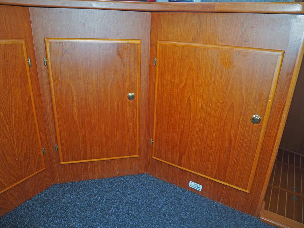 Saloon, Accommodation